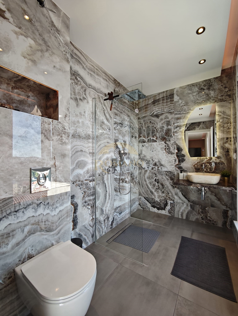 Attico di lusso a Okrug Gornji/Čiovo con terrazza sul tetto